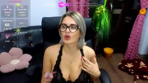 Snapshot of hotanalorena69 chatting on 11.01.25 Lisa online show from 11.01.25