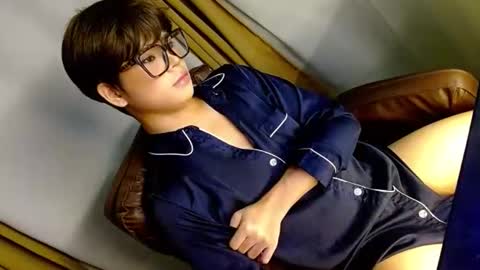 hotasian_ online show from 04.19.26