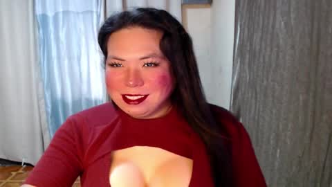 Snapshot of hotasian_mama chatting on 10.13.25 Grace online show from 10.13.25