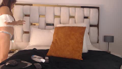 Snapshot of hotbellamilf chatting on 10.09.25 Bella Milf online show from 10.09.25