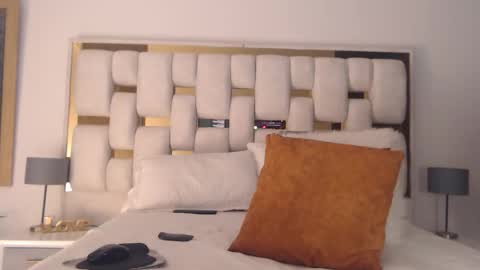 Snapshot of hotbellamilf chatting on 10.17.25 Bella Milf online show from 10.17.25