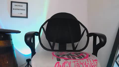 Snapshot of hotboyneon490 chatting on 12.21.24 Alex Neon online show from 12.21.24