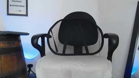 Snapshot of hotboyneon490 chatting on 12.23.24 Alex Neon online show from 12.23.24