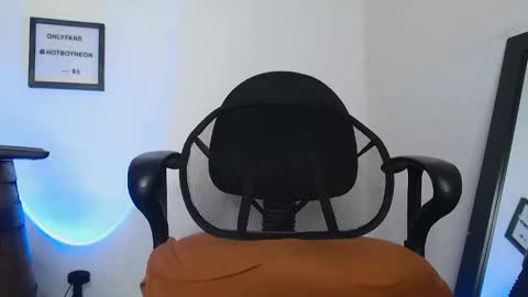 Snapshot of hotboyneon490 chatting on 01.06.25 Alex Neon online show from 01.06.25