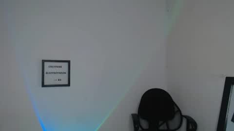 Snapshot of hotboyneon490 chatting on 01.12.25 Alex Neon online show from 01.12.25