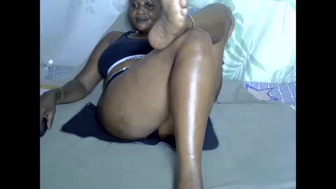 Snapshot of hotcaroo chatting on 09.16.25 Big Boobs online show from 09.16.25