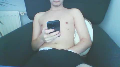 Snapshot of hotdutchtwink22 chatting on 11.08.25 Hotdutchtwink22 online show from 11.08.25