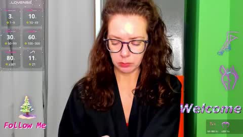 Snapshot of hotenjoymira chatting on 12.22.24 Mira online show from 12.22.24