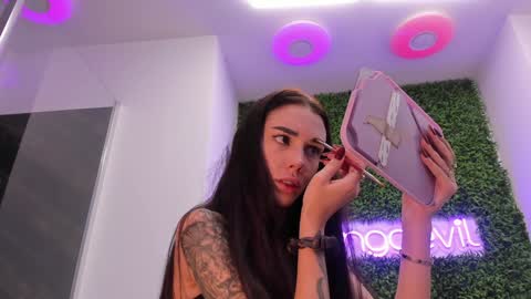 hotfallingdevil online show from 11.22.25