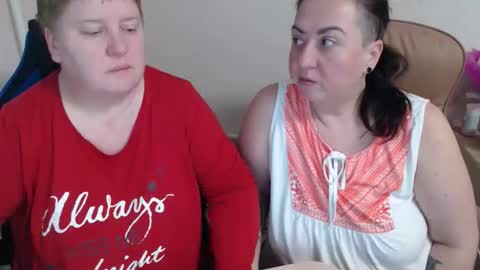 Snapshot of hotfiremommy chatting on 11.27.25 LimonkaFire online show from 11.27.25