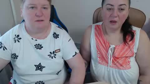 Snapshot of hotfiremommy chatting on 11.28.25 LimonkaFire online show from 11.28.25