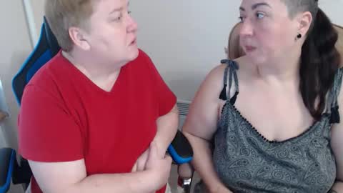 Snapshot of hotfiremommy chatting on 12.04.25 LimonkaFire online show from 12.04.25