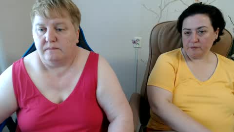 Snapshot of hotfiremommy chatting on 06.15.26 LimonkaFire online show from 06.15.26
