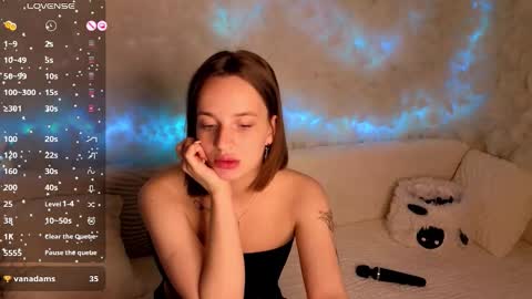 Snapshot of hotflexvi chatting on 10.04.25 Viki online show from 10.04.25