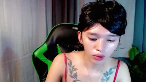 Snapshot of hotgirlronaxx chatting on 12.19.25 hotgirlronaxx online show from 12.19.25