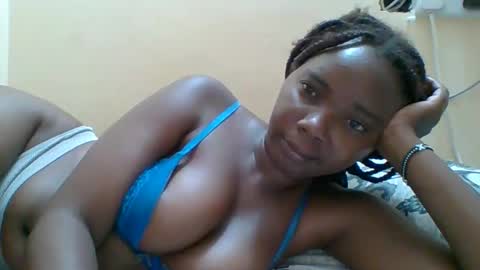 Snapshot of hotgodees chatting on 01.16.26 Queen online show from 01.16.26