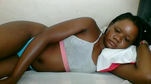 Snapshot of hotjeylee chatting on 06.25.26 LOYCE online show from 06.25.26