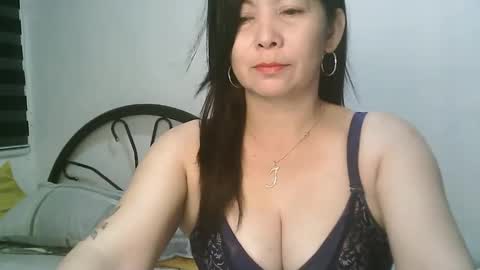 Snapshot of hotmamajen4u chatting on 12.14.25 hotmamajen4u online show from 12.14.25