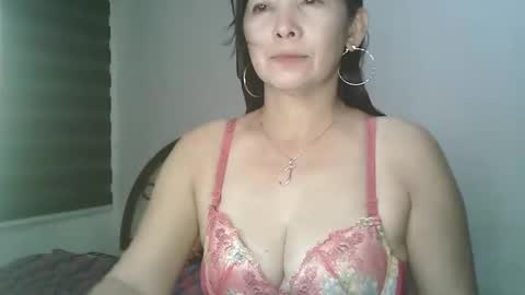 Snapshot of hotmamajen4u chatting on 05.11.26 hotmamajen4u online show from 05.11.26