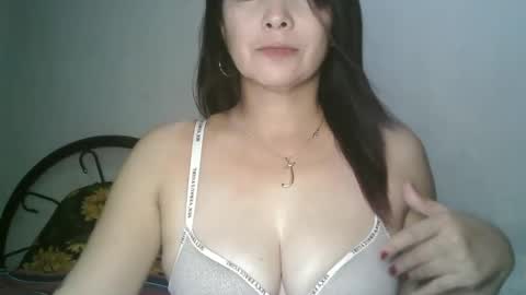 Snapshot of hotmamajen4u chatting on 05.14.26 hotmamajen4u online show from 05.14.26