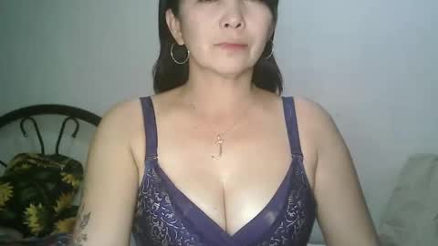 Snapshot of hotmamajen4u chatting on 05.18.26 hotmamajen4u online show from 05.18.26