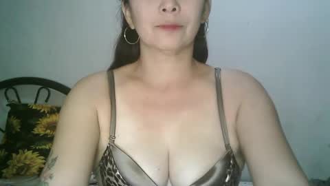 Snapshot of hotmamajen4u chatting on 05.29.26 hotmamajen4u online show from 05.29.26