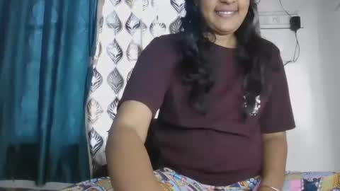 Snapshot of hotnsweetindian chatting on 09.22.25 lola online show from 09.22.25