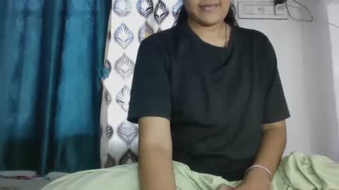 Snapshot of hotnsweetindian chatting on 09.30.25 lola online show from 09.30.25