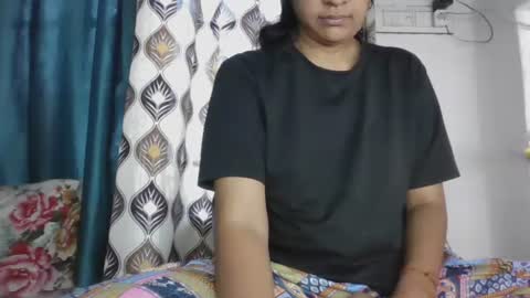 Snapshot of hotnsweetindian chatting on 10.20.25 lola online show from 10.20.25