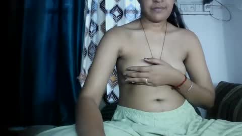 Snapshot of hotnsweetindian chatting on 04.08.26 lola online show from 04.08.26