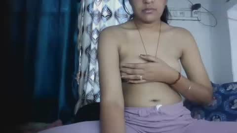 Snapshot of hotnsweetindian chatting on 04.12.26 lola online show from 04.12.26