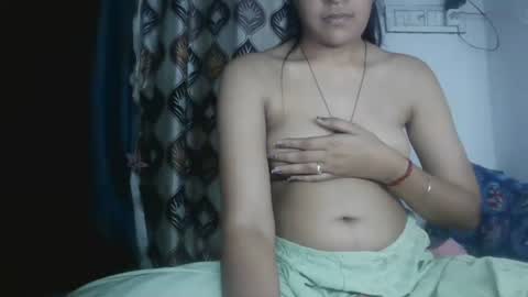 Snapshot of hotnsweetindian chatting on 04.12.26 lola online show from 04.12.26