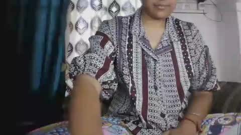 Snapshot of hotnsweetindian chatting on 04.17.26 lola online show from 04.17.26