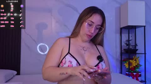 Sussy Bloom  online show from 06.06.26