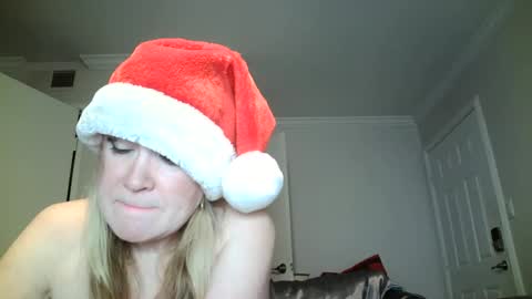 Snapshot of hotpepperrose chatting on 12.24.24 hotpepperose online show from 12.24.24
