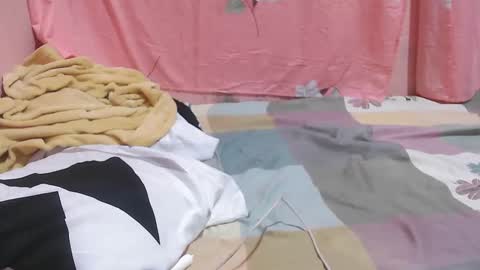 Snapshot of hotpink4u04 chatting on 12.04.24 hotpink4u04 online show from 12.04.24