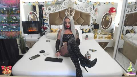 Snapshot of hotred69xxx chatting on 12.15.24 Delya- online show from 12.15.24