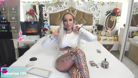 Snapshot of hotred69xxx chatting on 01.04.25 Delya- online show from 01.04.25