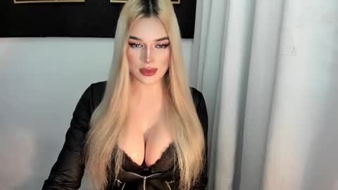 Snapshot of hotstellacumxxx chatting on 12.01.25 STELLA online show from 12.01.25