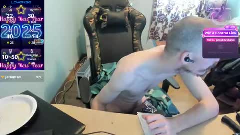 Snapshot of hotsummer1996 chatting on 03.08.25 hot online show from 03.08.25