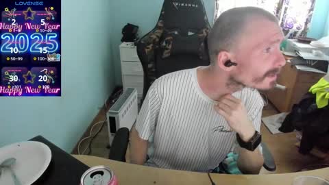 Snapshot of hotsummer1996 chatting on 03.09.25 hot online show from 03.09.25