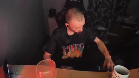 Snapshot of hotsummer1996 chatting on 03.11.25 hot online show from 03.11.25