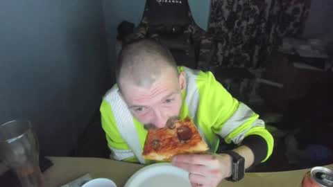 Snapshot of hotsummer1996 chatting on 03.12.25 hot online show from 03.12.25