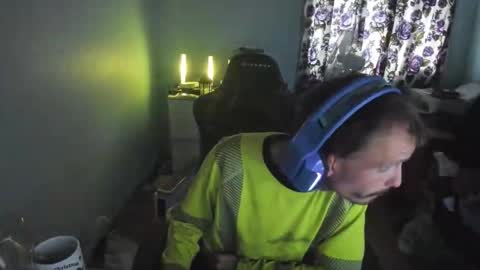 Snapshot of hotsummer1996 chatting on 10.13.25 hot online show from 10.13.25