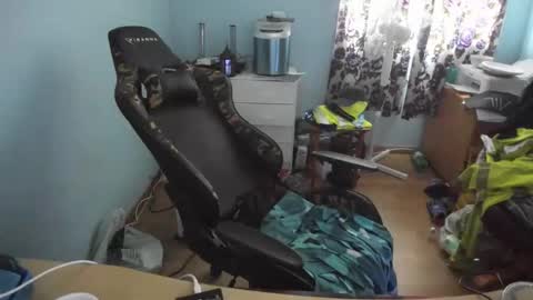 Snapshot of hotsummer1996 chatting on 10.16.25 hot online show from 10.16.25