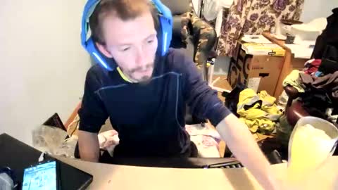 Snapshot of hotsummer1996 chatting on 11.22.25 hot online show from 11.22.25