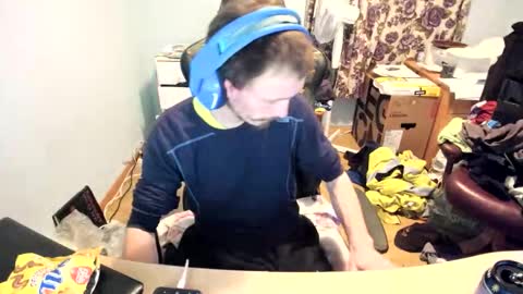 Snapshot of hotsummer1996 chatting on 11.23.25 hot online show from 11.23.25