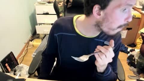 Snapshot of hotsummer1996 chatting on 11.28.25 hot online show from 11.28.25