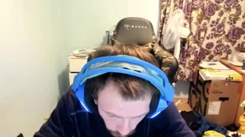 Snapshot of hotsummer1996 chatting on 11.29.25 hot online show from 11.29.25