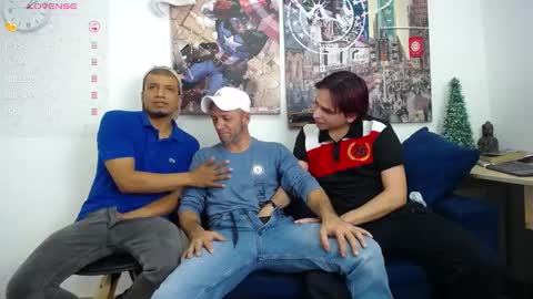 Snapshot of hott_asses chatting on 12.19.24 hott_asses online show from 12.19.24